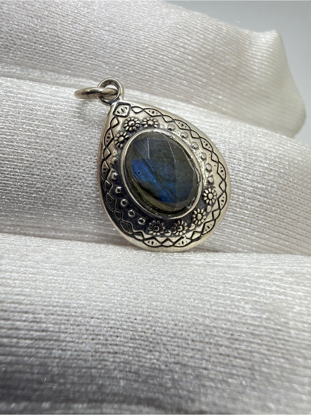 NWOT 6x8mm faceted‎ LABRADORITE oval cabochon in sterling silver pendant!